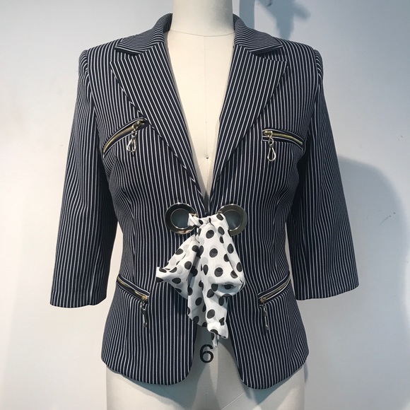 3/4 sleeve blazer with front tie - Picture 1 of 4